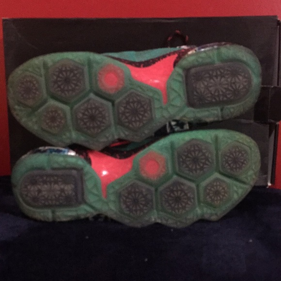 Men’s Nike Lebron 12 “Christmas” - Picture 4 of 5